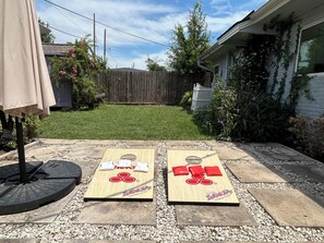 Property grounds - Peaceful/Modern 2-bedroom house with AC in vibrant East Houston (Houston)