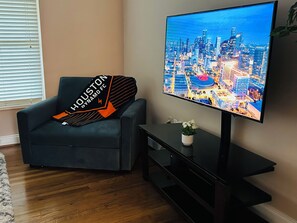 Smart TV - Peaceful/Modern 2-bedroom house with AC in vibrant East Houston (Houston)