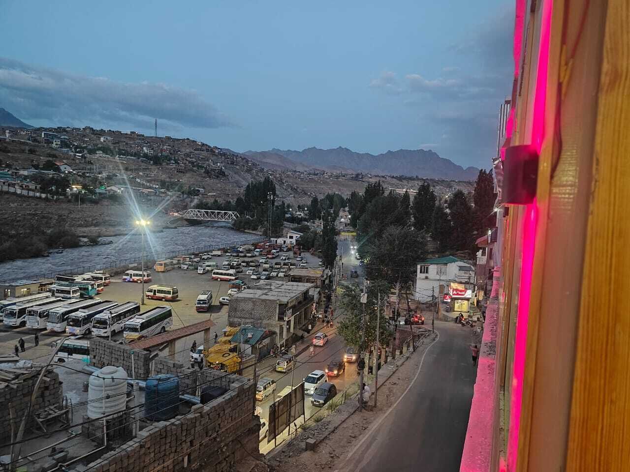 الإطلالة من المنشأة