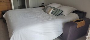 Iron/ironing board, WiFi, bed sheets - The Golf Studio. Swimming pool, close to beach, walks, golf course, shops and restaurants. (Mandelieu-la-Napoule)