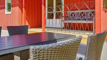 House | Outdoor dining