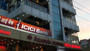 A multi-story building with a glass facade, ICICI Bank, Aradhaya Heritage Hotel Bodhgaya, and Domino's Pizza. - Aradhaya Heritage Hotel (Bodh Gaya)