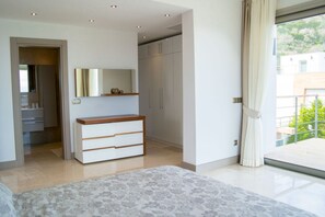 Room - Luxury 5-Bedroom Sea View Villa with Private Pool (Bodrum)
