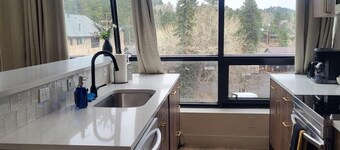 Cozy Condo with Beautiful View of Evergreen!
