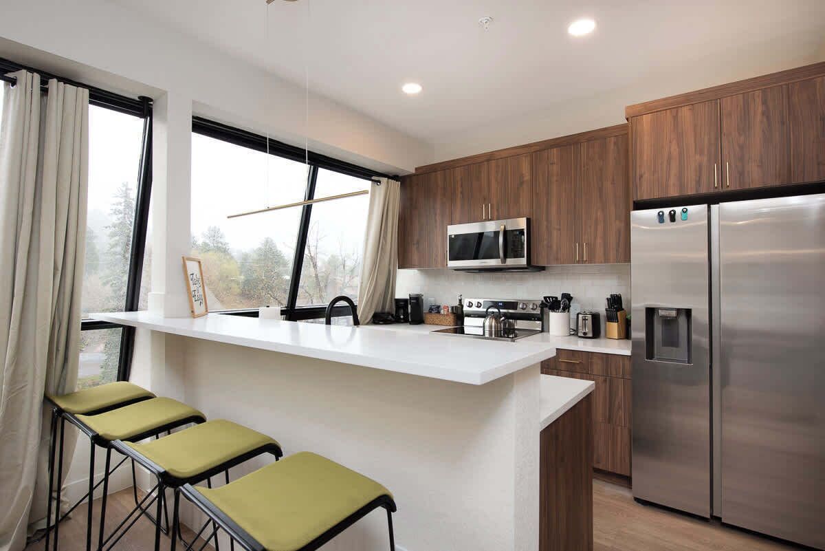 Fridge, microwave, stovetop, dishwasher