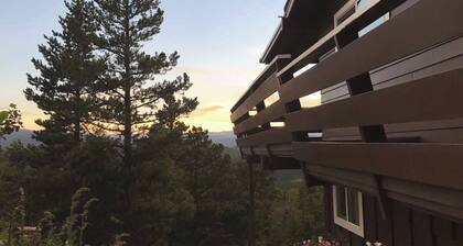 Wonder-View Lodge with Private Panoramic Mountain Views!