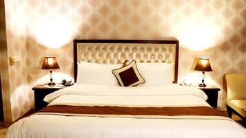 In-room safe, soundproofing, iron/ironing board, free WiFi