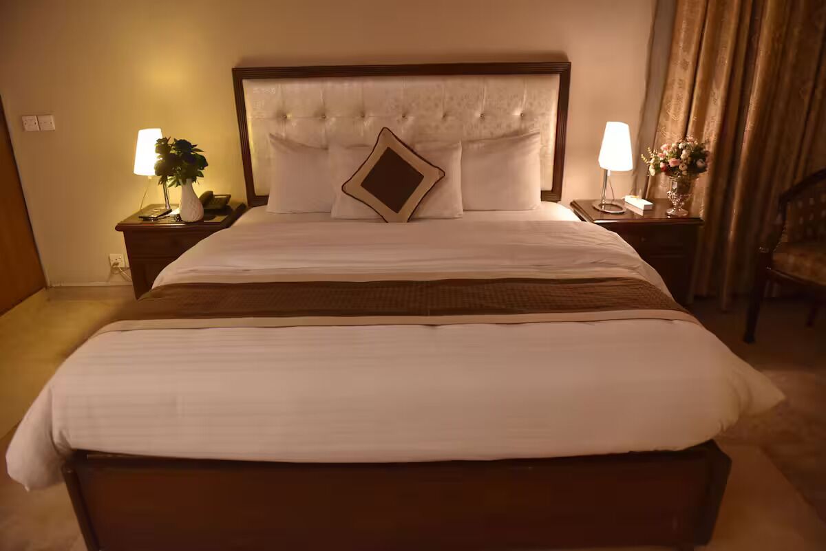 In-room safe, soundproofing, iron/ironing board, free WiFi