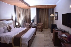 Deluxe Double Room, City View | In-room safe, soundproofing, iron/ironing board, free WiFi - Shalimar Tower Hotel (Lahore)