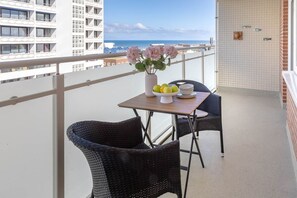 Outdoor dining - Fin whale - Fin whale - "Up high - and the sea always in view." (Sylt)