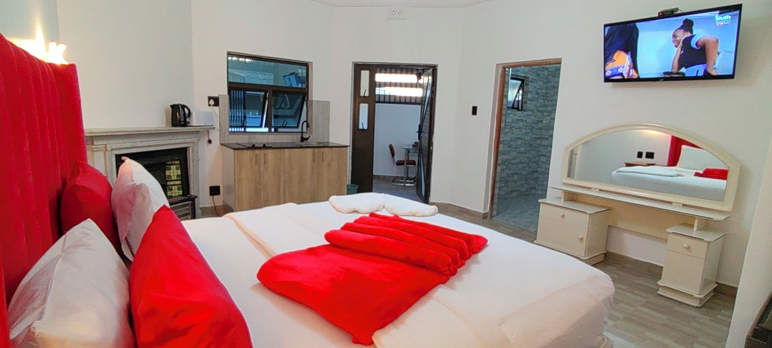 Apartamento de lujo, vistas al jardín | Caja fuerte, escritorio, espacio para trabajar con un portátil