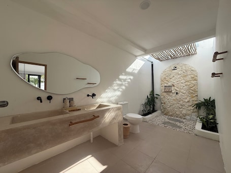 Superior Double Room, Patio, Garden View | Bathroom. Kairos boutique sports hotel