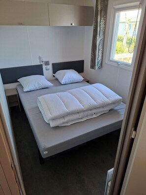 Room - Vrbo Property (Brem-sur-Mer)