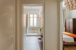 Iron/ironing board, WiFi, bed sheets - Charming 2 bedrooms apartments just a stone's throw from Piazza del Popolo (Roma)