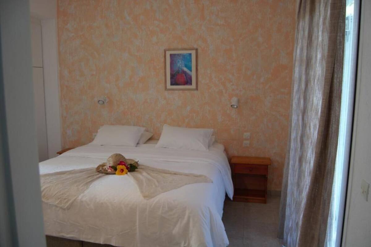 Premium bedding, pillow-top beds, in-room safe, free WiFi