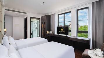 Artículos del minibar gratis y caja de seguridad en la habitación