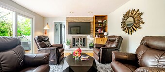 Luxury & Private 6BR Single House • Summer Retreat w/ Parking & Pet-Friendly 35