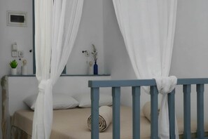 Bügeleisen/Bügelbrett, Reisekinderbett, Internetzugang, Bettwäsche