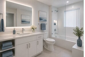 Comfort Double Room | Bathroom - Grand Park Suites (Toronto)