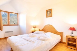 Free WiFi - Large 8-Person Apartment in Giez (GIEZ LAC ANNECY (HAUTE-SAVOIE))