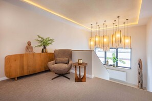 Lobby - Vrbo Property (Benz)