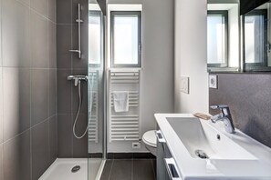 Shower - 8-Person Savoie Family Retreat (MOTZ (SAVOIE))