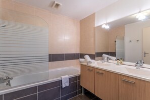 Bathroom - Chic Lacanau Flat near the Beach (LACANAU)