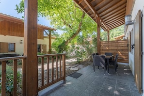 Outdoor dining - Lacanau Stay, 100m to Lake & Pool (LACANAU)