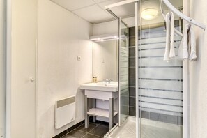 Shower - Pool View Apartment by the French Marina (Le Grau-du-Roi)