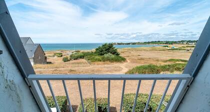 Apartment with Terrace near Sea