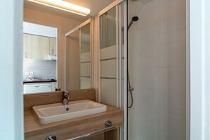 Shower - Guidel Sea View Apartment for 5 (Guidel)