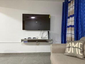 Apartamento Confort, balcón, vistas a la ciudad | Zona de estar
