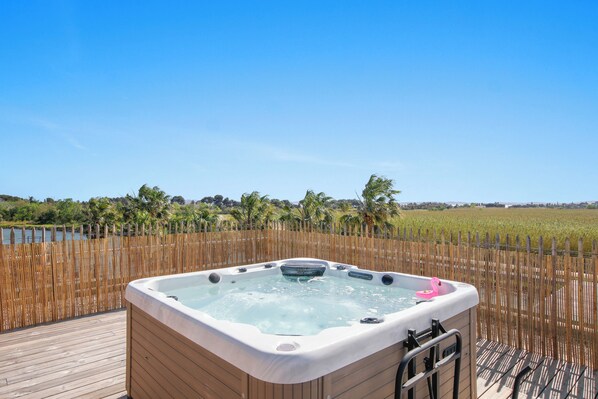 Bain à remous extérieur
