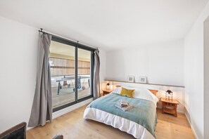Iron/ironing board, Internet, bed sheets - Vrbo Property (Hyères)