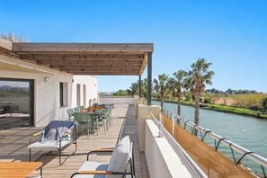 Outdoor dining - Vrbo Property (Hyères)