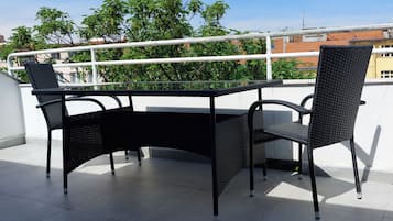Standard Double or Twin Room | Outdoor dining