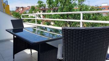 Standard Double or Twin Room, Patio, City View | Outdoor dining