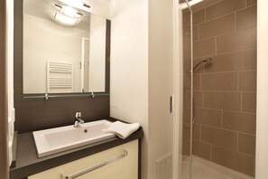 Shower - Cosy apartment near the ski-slopes (LES  2  ALPES)