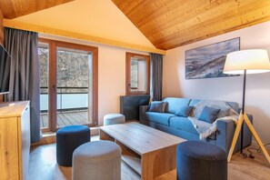 Smart TV - 10-Person Apartment with Balcony (VAUJANY (ISERE))