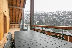 Outdoor dining - 6-Person Apartment near Ski Lifts (VAUJANY (ISERE))