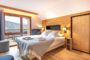 Room - 6-Person Apartment near Ski Lifts (VAUJANY (ISERE))