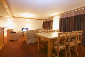 Dining - Appartment in VAUJANY (ISERE) (LES 2 ALPES (ISERE))