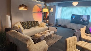 Bali Style / multiple capacity clean / yeongildae 3 minutes by walk | Free WiFi
