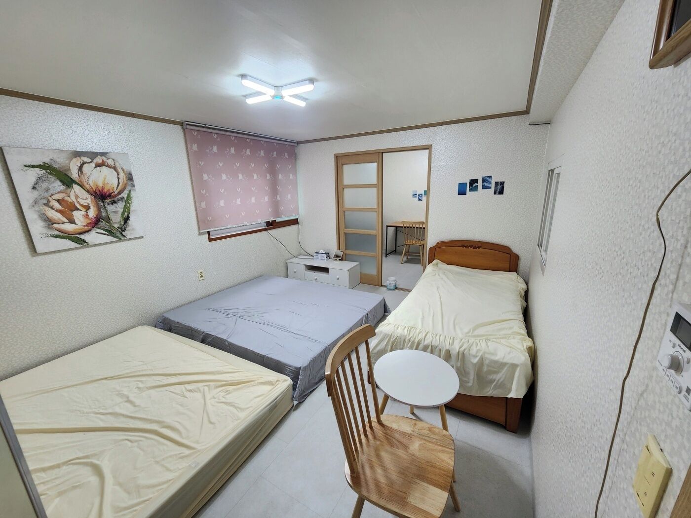 Wide two-room / Neat for up to 10 people / Near Yeongildaejukdo Market / Barbecue setting available | Bathroom amenities