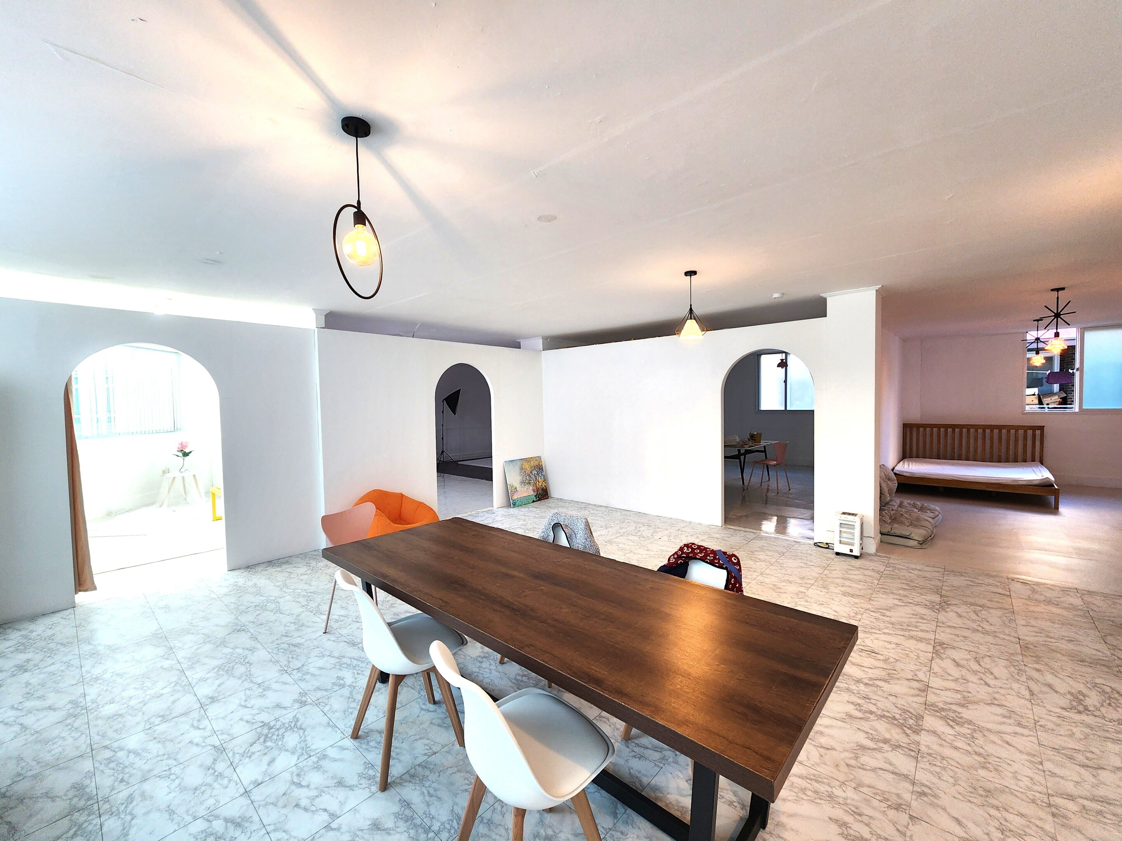 80 pyeong / clean for up to 40 people / near Yeongildaejukdo Market / barbecue setting available | 免費無線上網