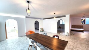 80 pyeong / clean for up to 40 people / near Yeongildaejukdo Market / barbecue setting available