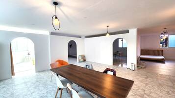 80 pyeong / clean for up to 40 people / near Yeongildaejukdo Market / barbecue setting available | Free WiFi