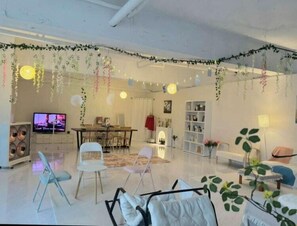 60 pyeong / for up to 30 people Neat/ near Yeongildaejukdo Market / Barbecue setting available | Champagne service