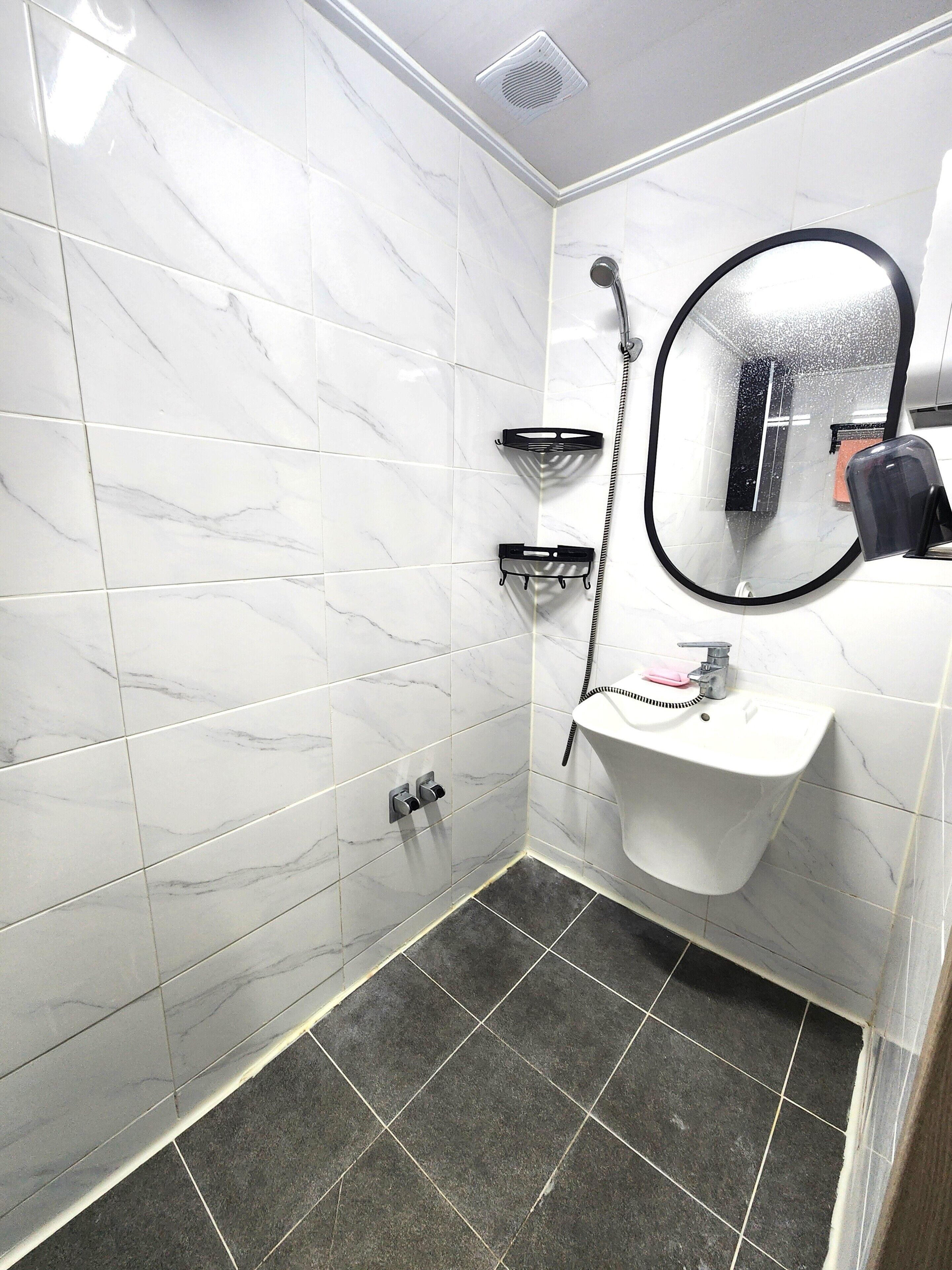 80 pyeong / clean for up to 40 people / near Yeongildaejukdo Market / barbecue setting available | Ulkopuoli