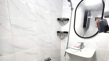 80 pyeong / clean for up to 40 people / near Yeongildaejukdo Market / barbecue setting available | Ulkopuoli